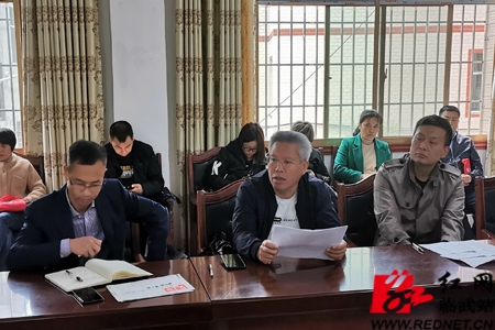 临武县人大常委会原主任雷剑才到花塘乡铺下村指导脱贫攻坚工作
