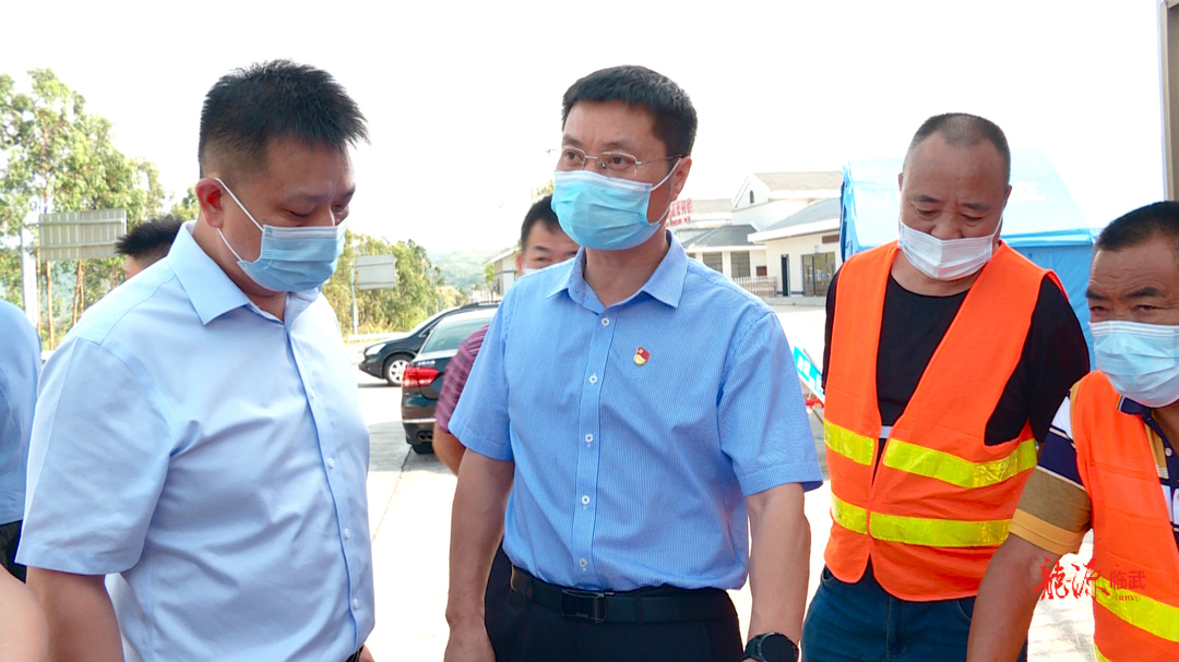 临武县委常委县纪委书记县监委主任候选人彭岳辉督查疫情防控工作