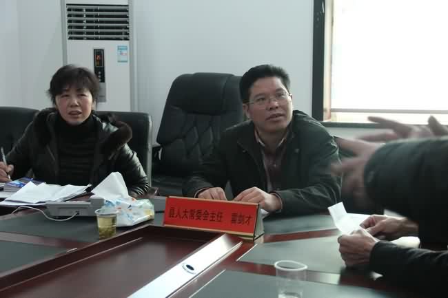 临武县门户网站 - 雷剑才认真接访 群众满意而归