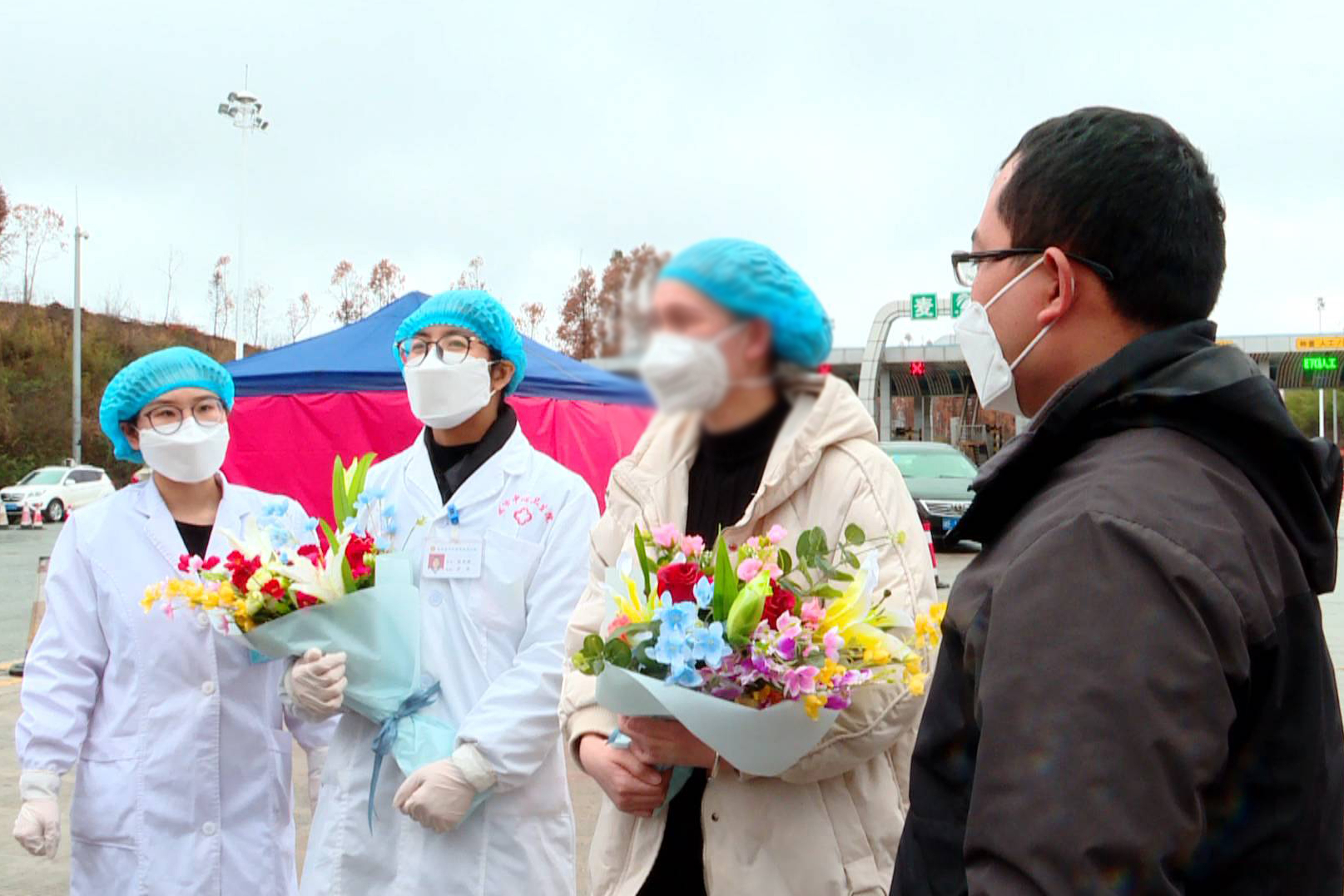 我县首例新冠病毒肺炎确诊患者陈某从郴州市第二人民医院康复出院