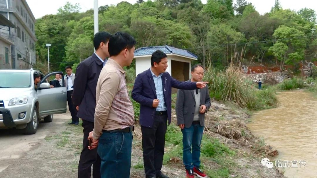 临武县领导到南强调研脱贫攻坚工作